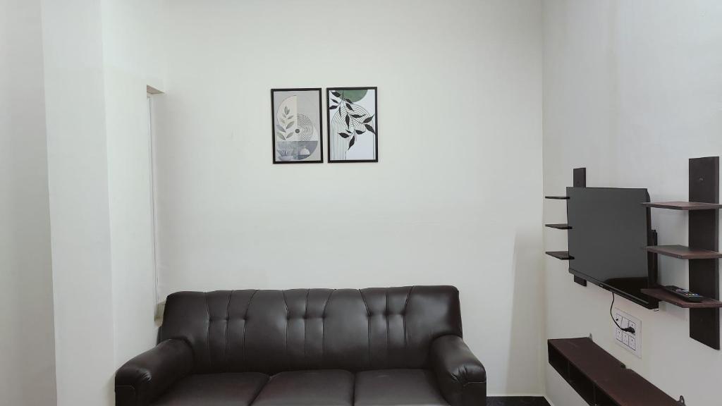 Queen Studio Image 13