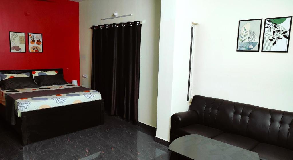 Queen Studio Image 6